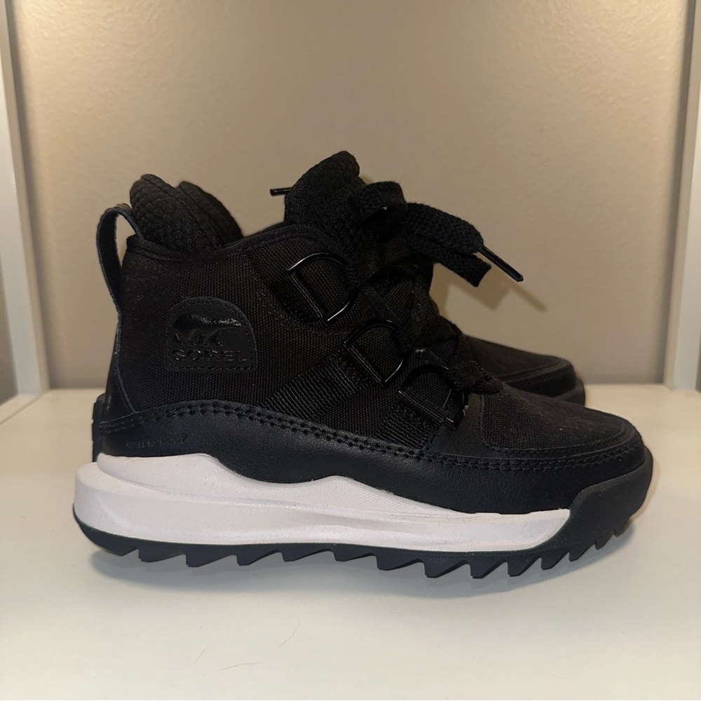 Sorel ONA RMX Chukka Plus, Black and White Winter Boots, never worn!